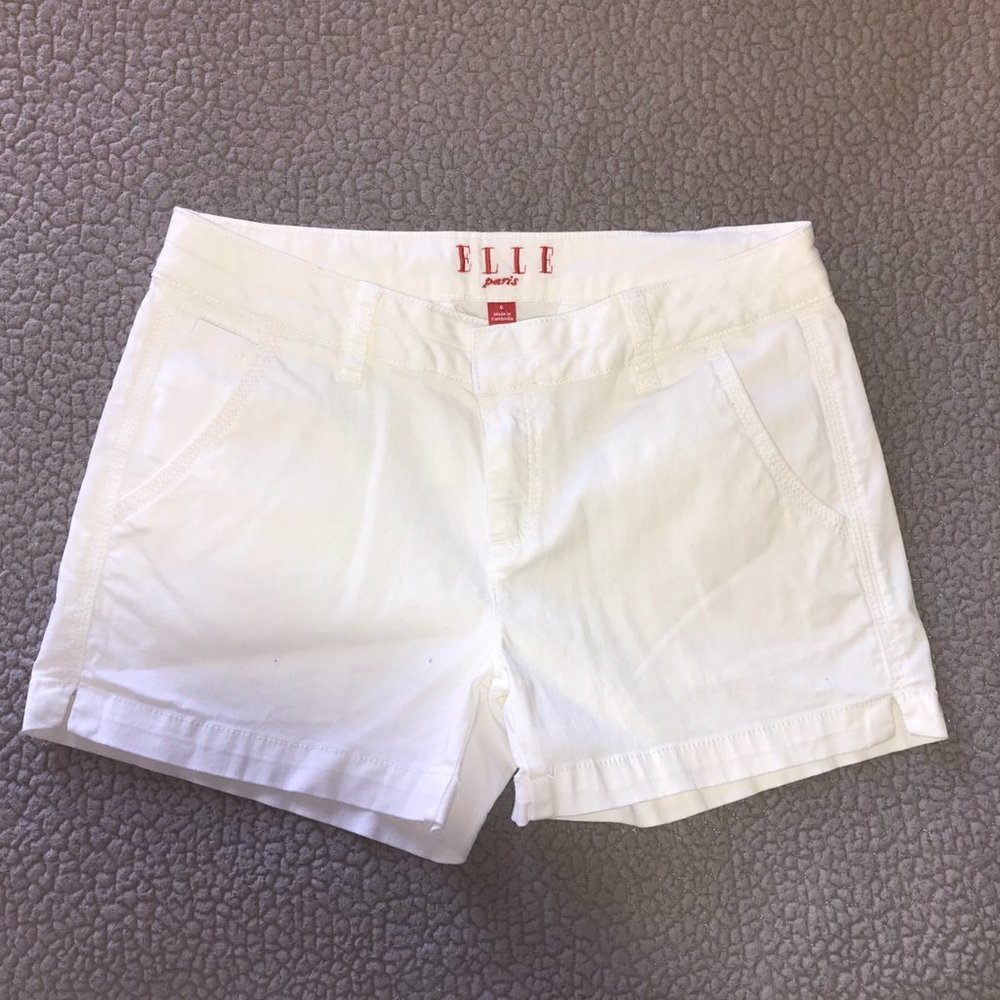 NWOT Elle Paris White Zipper Closure Shorts